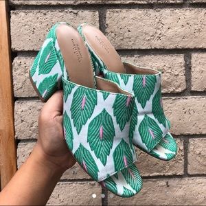 Urban outfitters green and white feather leaf